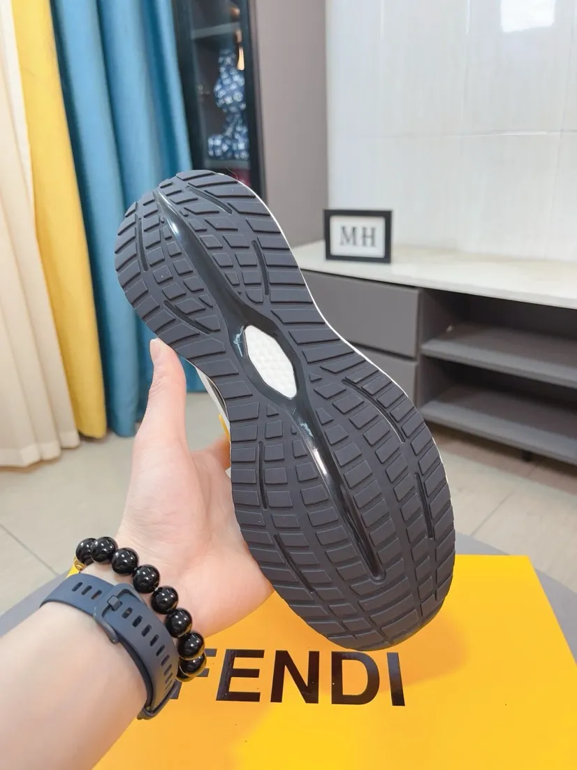Men's shoes 💰440🌹🌹[fendi] Fendi classic and comfortable men, this complex sneaker is made of soft calfskin➕genuine leather lining➕original ultra-light rubber material with rough outsole. This unique light style is suitable for the casual and refined sensibility of this season. It is comfortable and natural on the feet. It is an everyday style for casual travel in autumn and winter! 38/44
